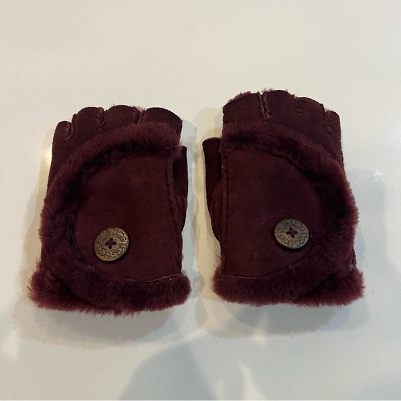 Ugg Mini Bailey Shorty Shearling Fingerless Gloves - Picture 1 of 6